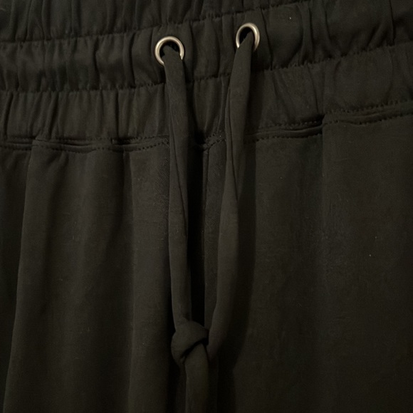 Fabletics black Blaine Harem pull on Pant II SZ M NWT workout pants comfortable - Picture 14 of 15